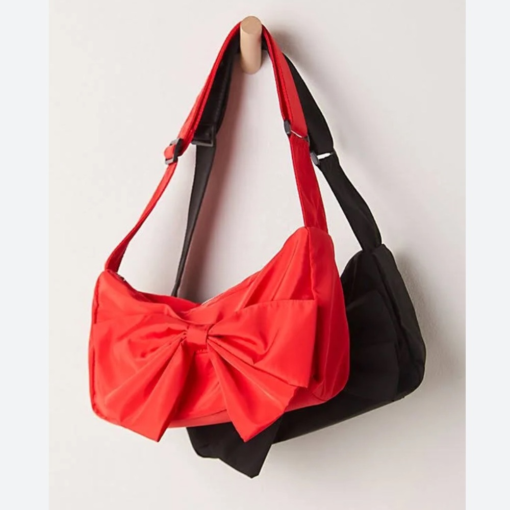Free People ❤️❣️🎀 Elegant Red Bow Nylon Shoulder Bag NWT - Picture 11 of 14